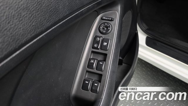 Kia K3 2015 — photo 25