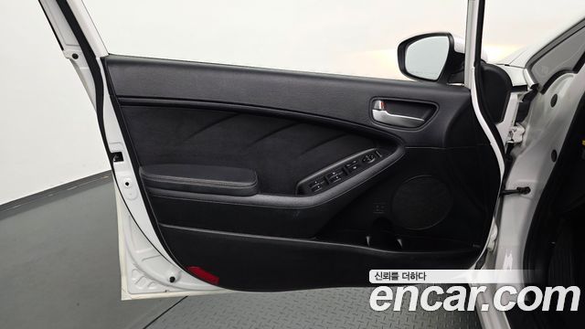 Kia K3 2015 — photo 14