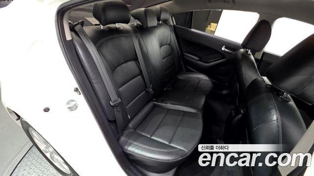 Kia K3 2015 — photo 16