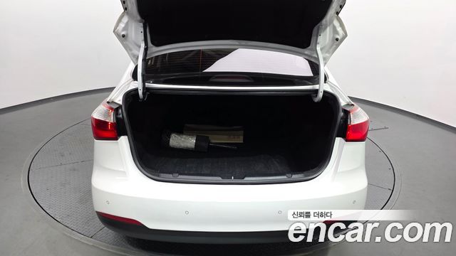 Kia K3 2015 — photo 28