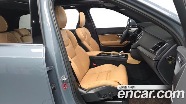 Volvo XC90 2023 — photo 17