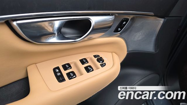 Volvo XC90 2023 — photo 16