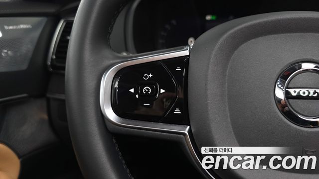 Volvo XC90 2023 — photo 32