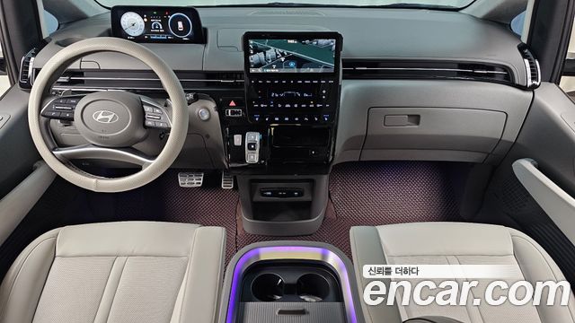 Hyundai Staria 2025 — photo 10