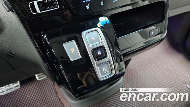 Hyundai Staria 2025 — photo 12