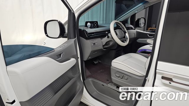 Hyundai Staria 2025 — photo 13