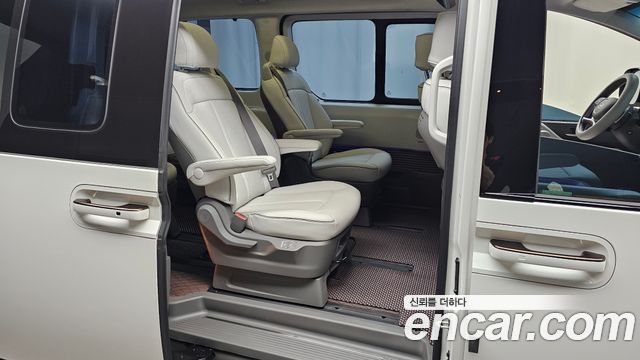 Hyundai Staria 2025 — photo 17