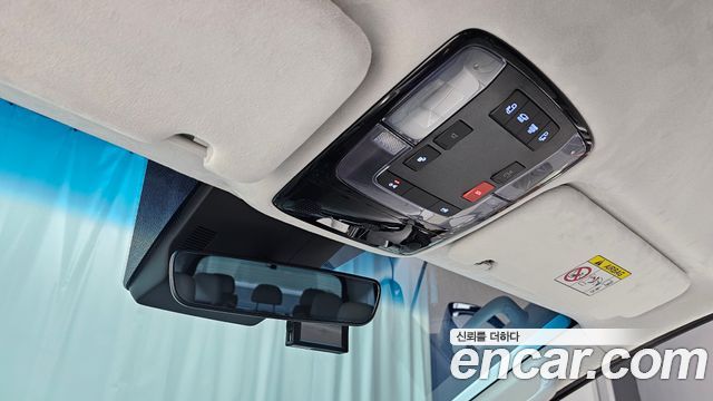 Hyundai Staria 2025 — photo 24