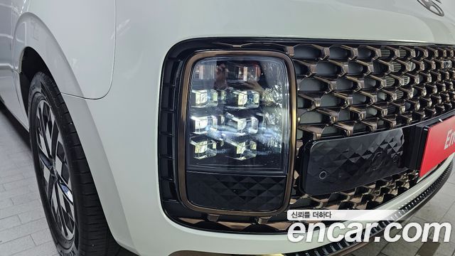 Hyundai Staria 2025 — photo 8