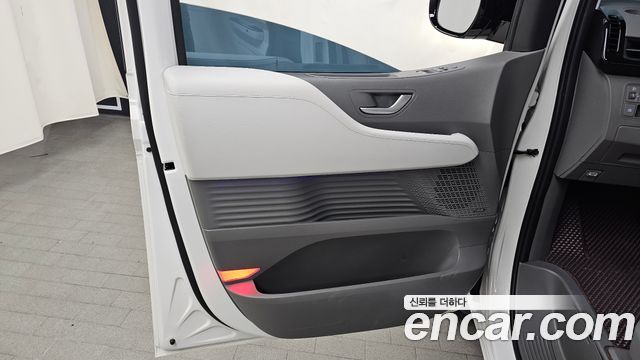 Hyundai Staria 2025 — photo 14
