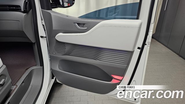 Hyundai Staria 2025 — photo 15