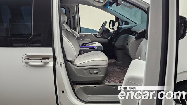 Hyundai Staria 2025 — photo 16