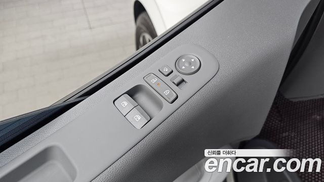 Hyundai Staria 2025 — photo 27