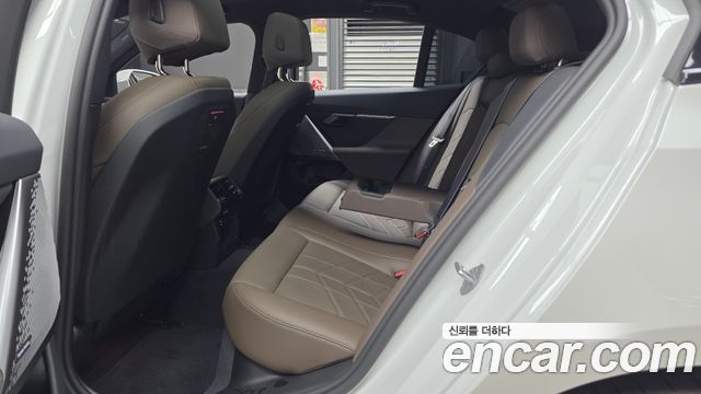 BMW 5-Series 2026 — photo 18