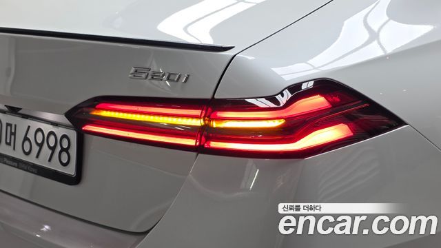 BMW 5-Series 2026 — photo 9