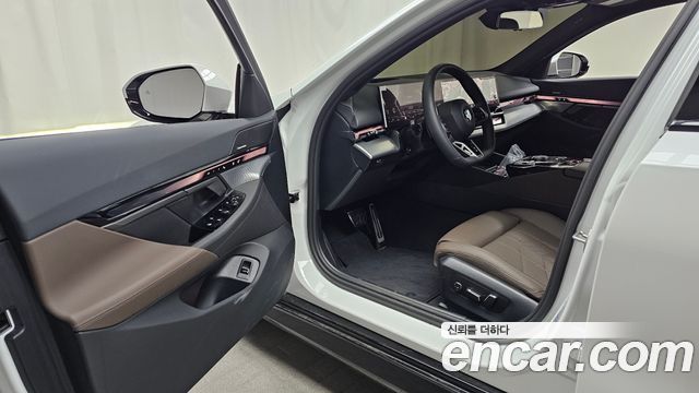 BMW 5-Series 2026 — photo 13