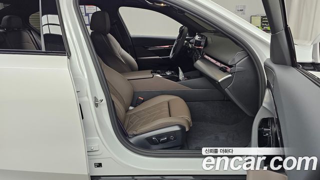 BMW 5-Series 2026 — photo 16