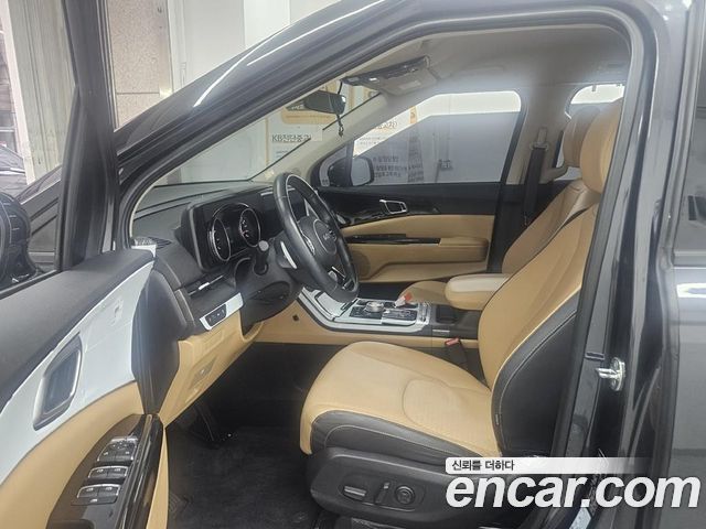 Kia Canival 2023 — photo 4