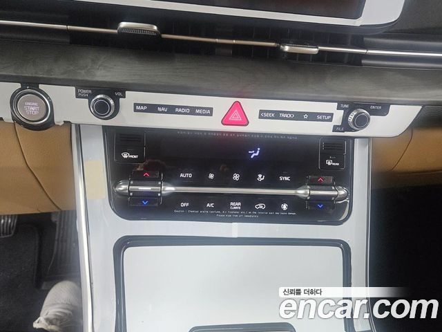 Kia Canival 2023 — photo 12