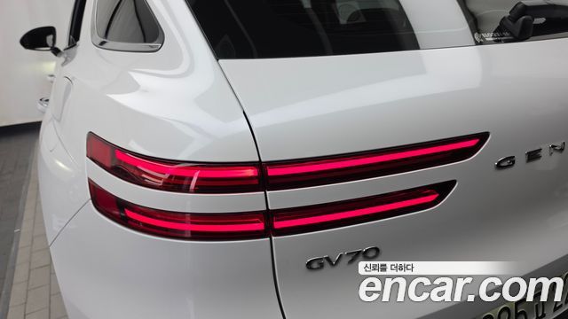Genesis GV70 2025 — photo 9