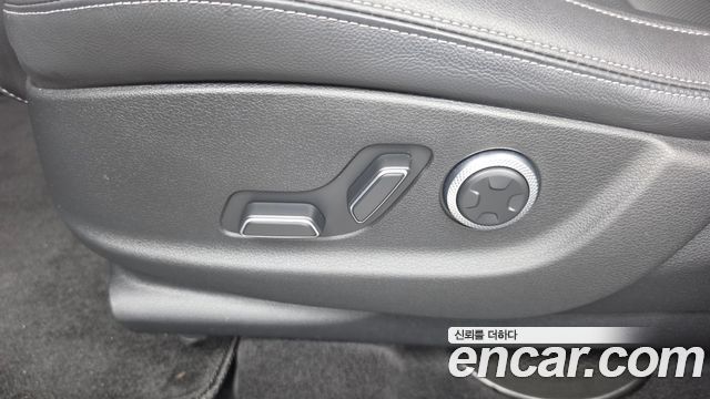 Genesis GV70 2025 — photo 32