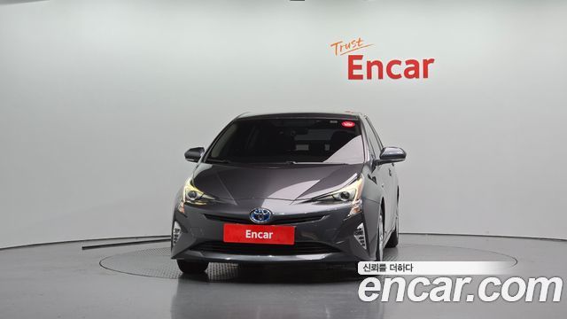 Toyota Prius 2017 — photo 3