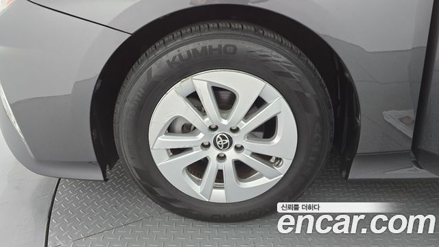 Toyota Prius 2017 — photo 5