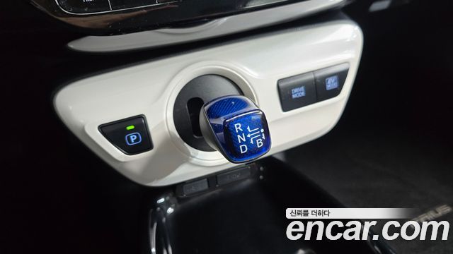 Toyota Prius 2017 — photo 9