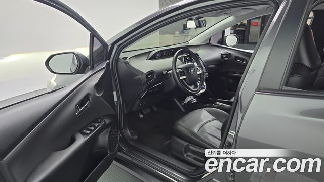 Toyota Prius 2017 — photo 10