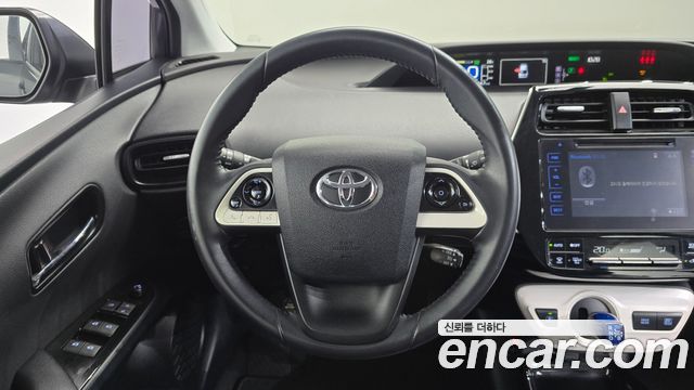 Toyota Prius 2017 — photo 12