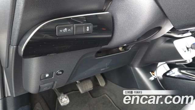 Toyota Prius 2017 — photo 16