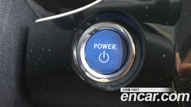 Toyota Prius 2017 — photo 18
