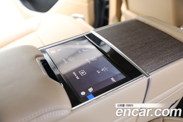 Land Rover Range Rover 2023 — photo 10