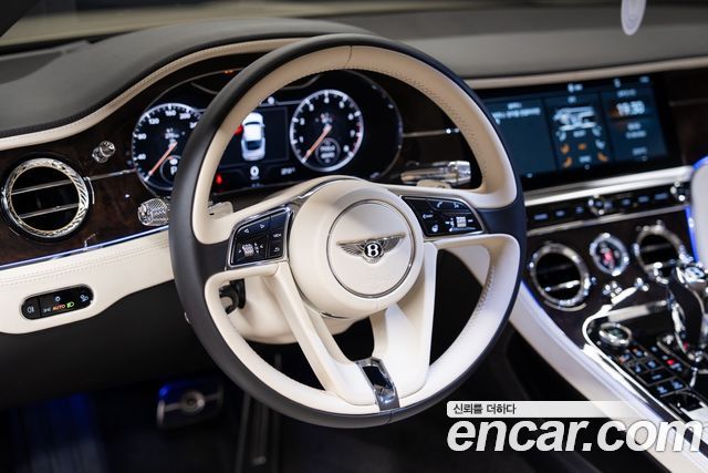 Bentley Continental 2020 — photo 8