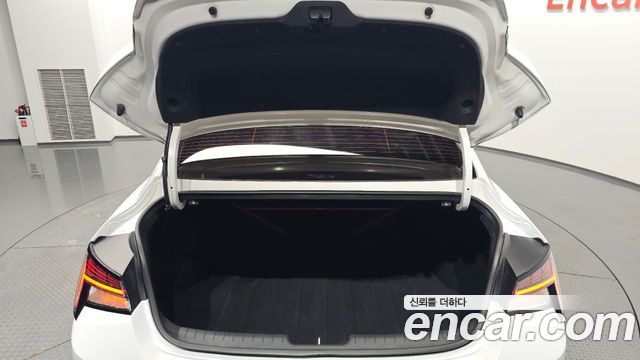 Hyundai AVANTE 2022 — photo 32