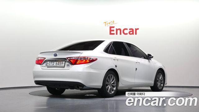 Toyota Camry 2017 — photo 2