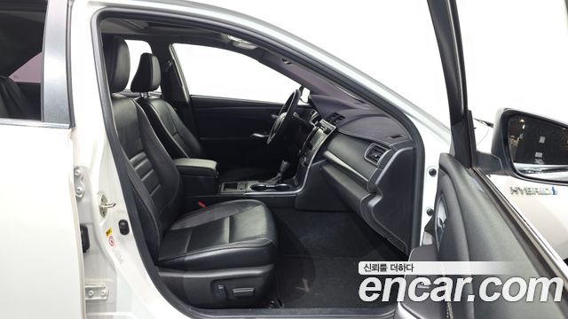 Toyota Camry 2017 — photo 11