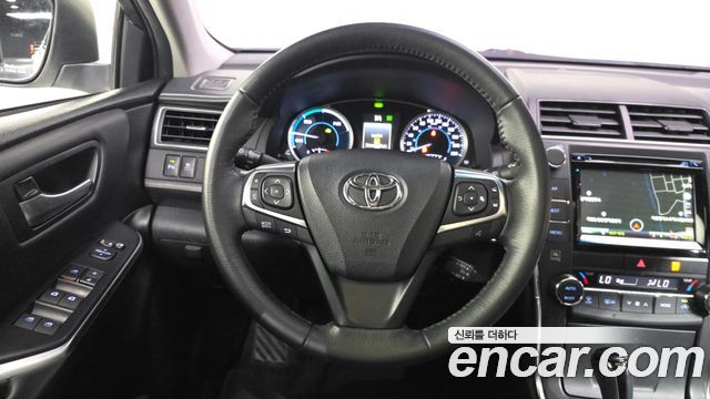 Toyota Camry 2017 — photo 13