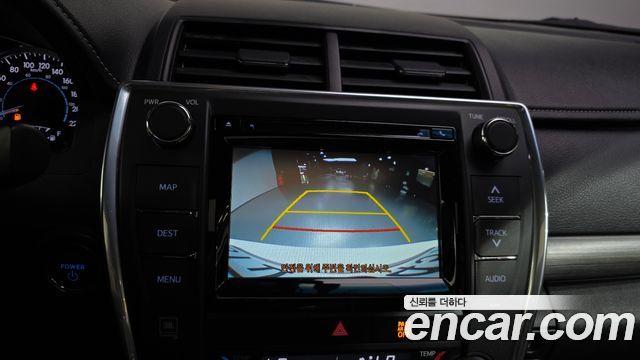Toyota Camry 2017 — photo 15