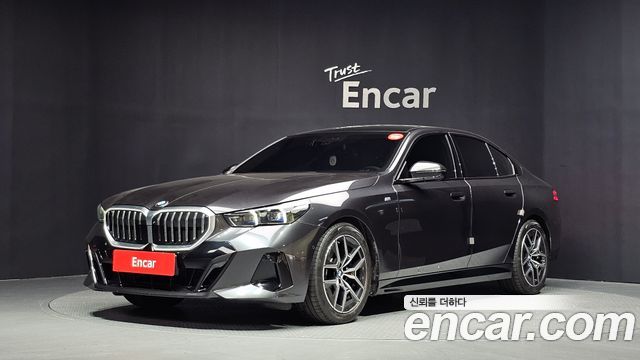 BMW 5-Series 2025 — photo 1