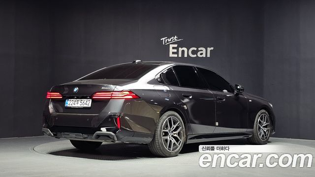BMW 5-Series 2025 — photo 2