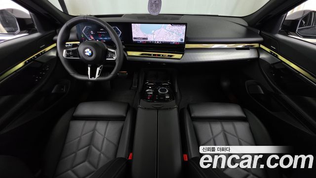 BMW 5-Series 2025 — photo 10