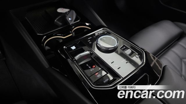 BMW 5-Series 2025 — photo 12