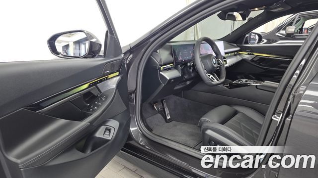 BMW 5-Series 2025 — photo 13