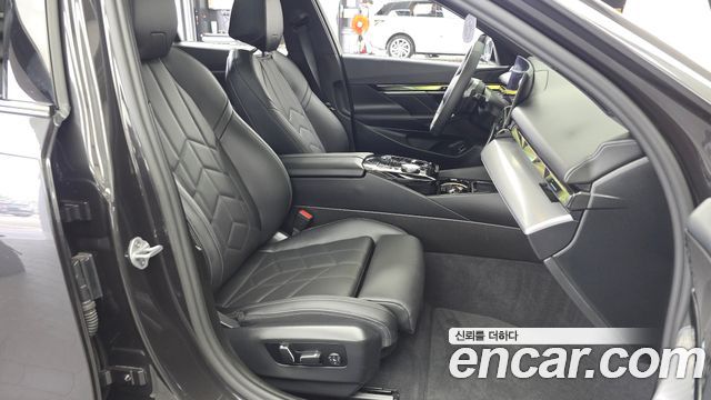 BMW 5-Series 2025 — photo 17