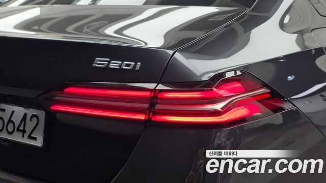 BMW 5-Series 2025 — photo 9