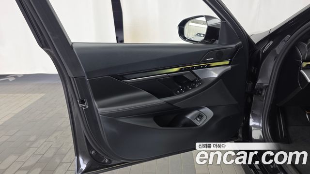 BMW 5-Series 2025 — photo 14