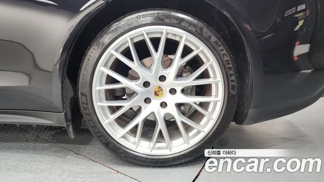 Porsche Panamera 2018 — photo 7