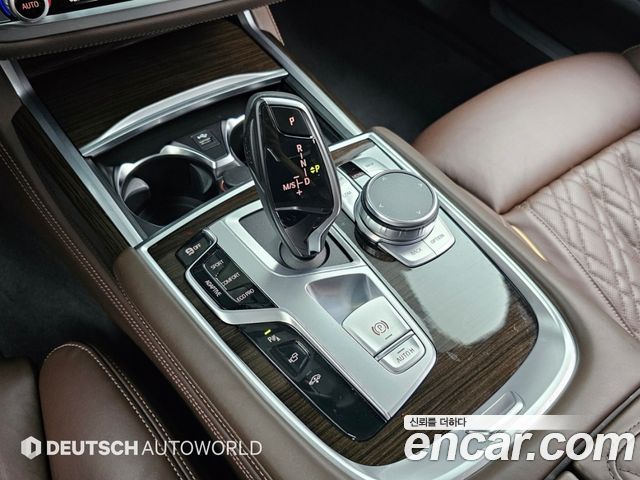 BMW 7-Series 2020 — photo 9