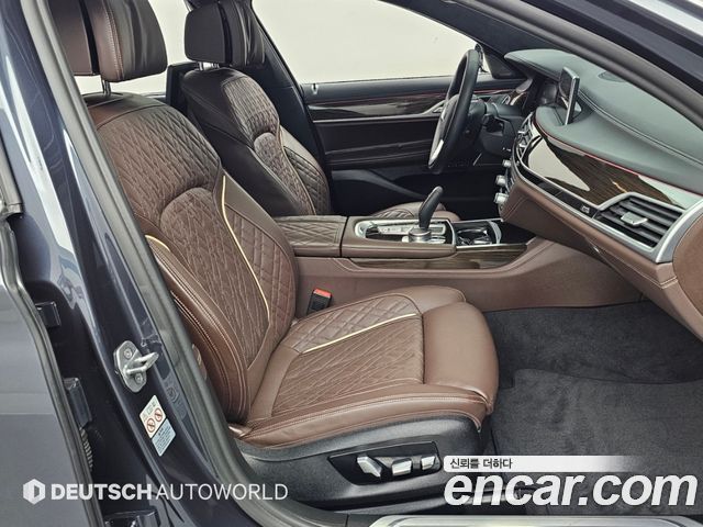 BMW 7-Series 2020 — photo 10